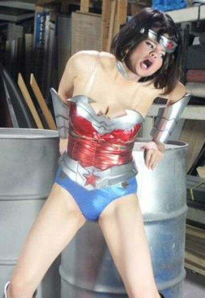 Free porn pics of Selena Gomez as Wonder Woman peril 4 of 6 pics