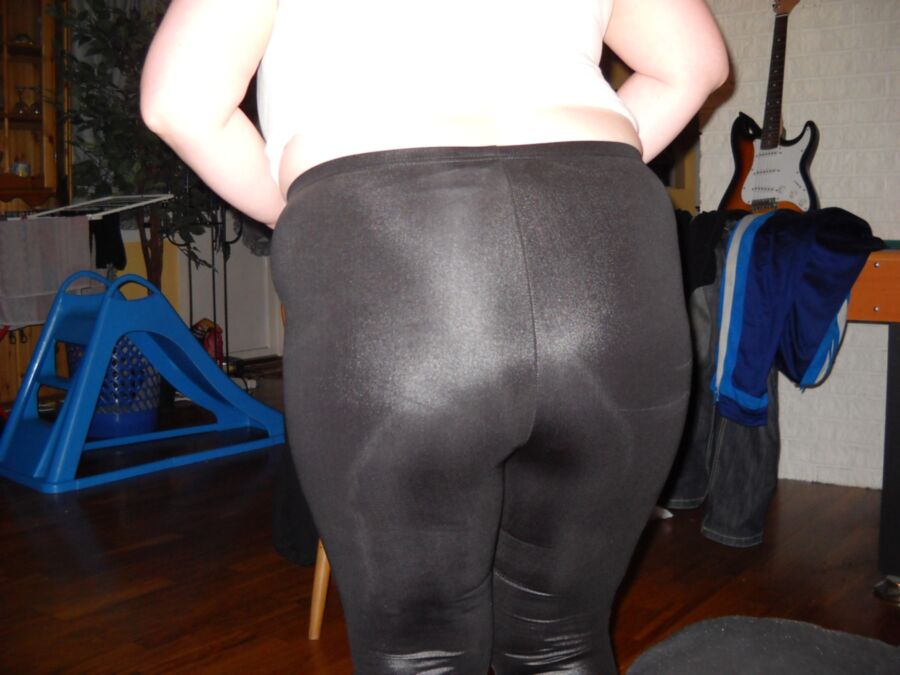 Free porn pics of amamateur bbw chubby wife sexy black spandex leggings 2 of 14 pics