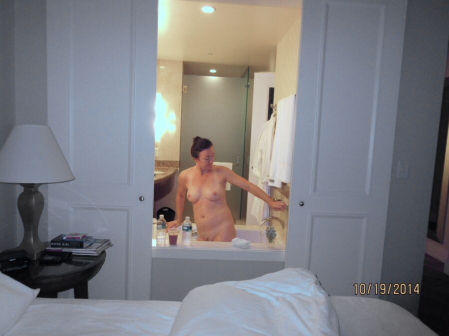 Free porn pics of Voyeur mature MILF cumshot hotel room blindfolded bath outdoors 2 of 20 pics