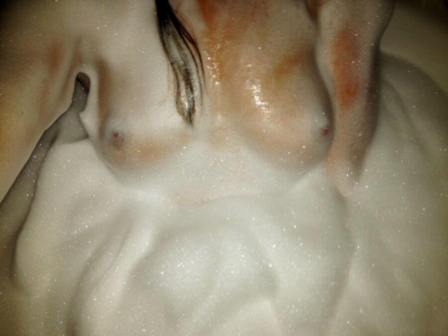 Free porn pics of BUBBLE BATH!!! 2 of 2 pics