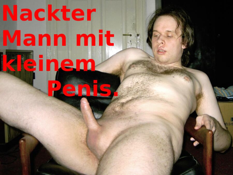 Free porn pics of Sexuell erregter nackter Mann mit kleinem Penis 2 of 6 pics