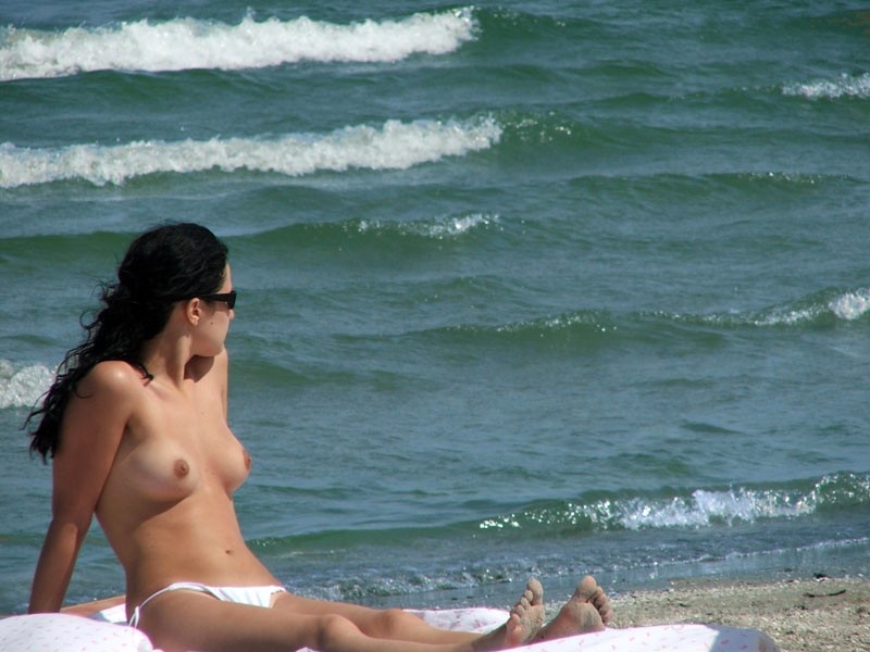 Free porn pics of Bulgarian beach girls 9 of 10 pics