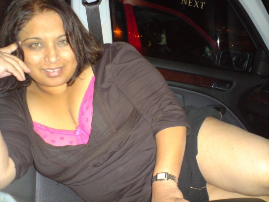 Free porn pics of Pakistani Housewife Showing Her Legs 8 of 11 pics