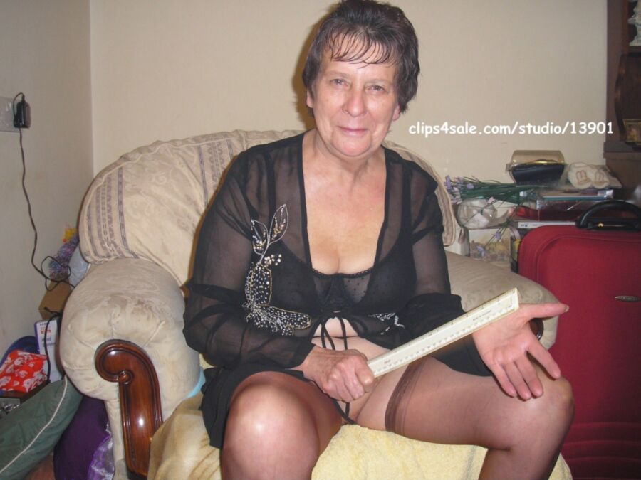 Femdom Granny Free Foto 42