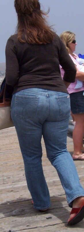 Free porn pics of Big Blue - My favorite candid big butts in jeans 21 of 24 pics