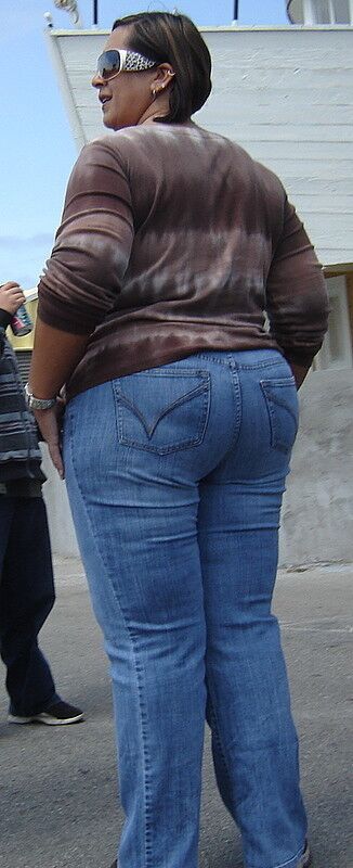 Free porn pics of Big Blue - My favorite candid big butts in jeans 18 of 24 pics