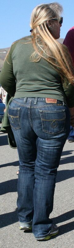 Free porn pics of Big Blue - My favorite candid big butts in jeans 20 of 24 pics