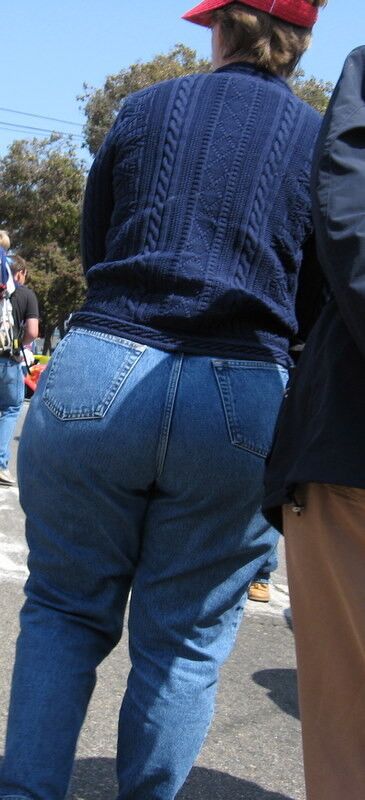 Free porn pics of Big Blue - My favorite candid big butts in jeans 19 of 24 pics