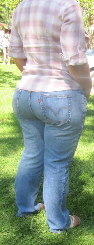 Free porn pics of Big Blue - My favorite candid big butts in jeans 6 of 24 pics