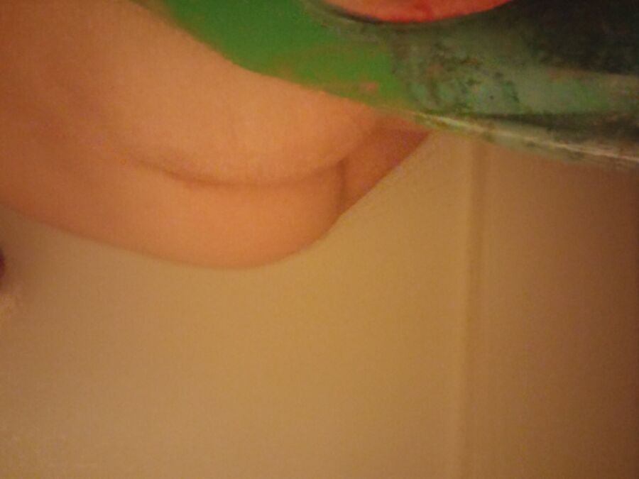 Free porn pics of my wife in the bath 1 of 11 pics