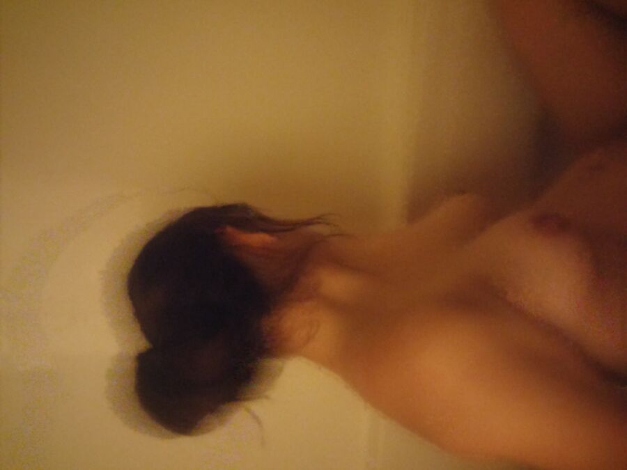Free porn pics of my wife in the bath 3 of 11 pics