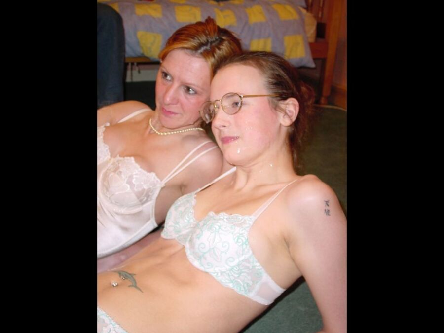 Free porn pics of UK Cum Slut Rachel, in the bath with her friend Dee 8 of 78 pics