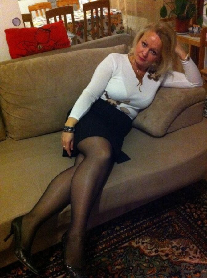 Free porn pics of Mature Milf Mutter in Pantyhose Nylon Strumpfhose 4 of 31 pics