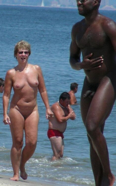 Free porn pics of Black nude couples on the Beach 19 of 27 pics