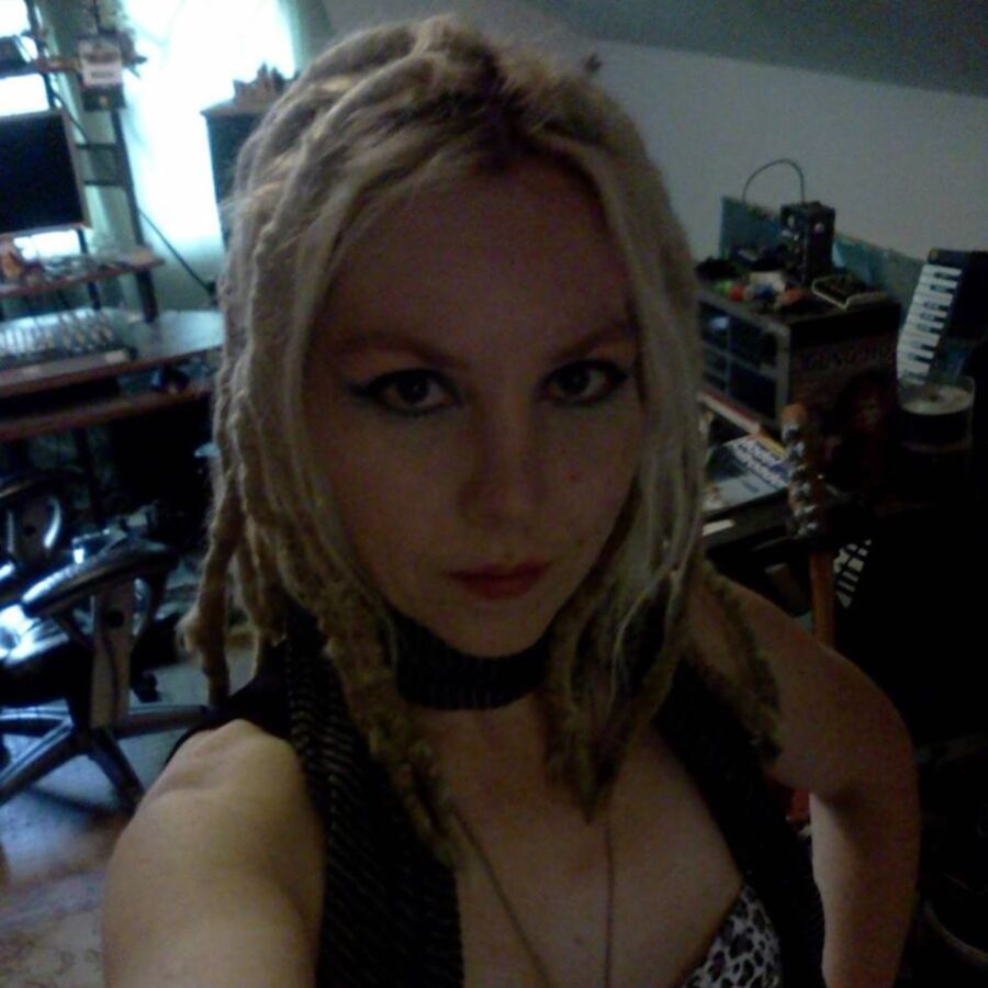 Free porn pics of dready hippie singer  webcam whore 20 of 64 pics