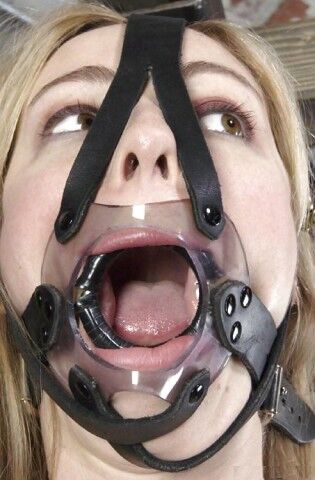 Free porn pics of Metal and Leather Mouths ! 22 of 26 pics