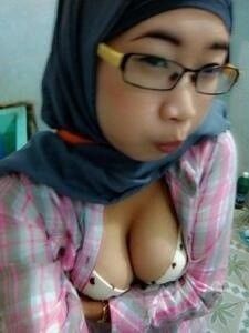 Free porn pics of Indonesian girls rock 8 of 15 pics