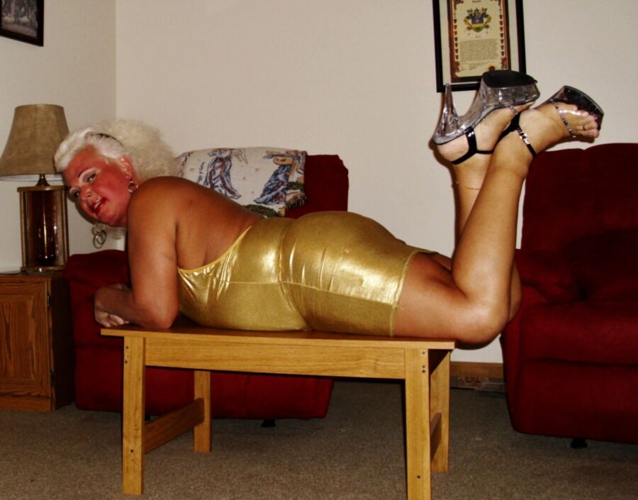 Free porn pics of Whore in Gold 8 of 32 pics