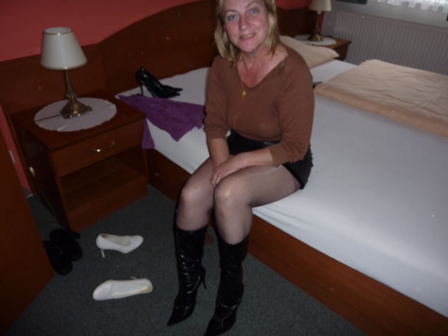 Free porn pics of mom janet in her CFM boots... 10 of 13 pics