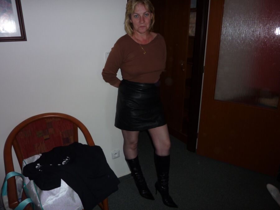 Free porn pics of mom janet in her CFM boots... 13 of 13 pics