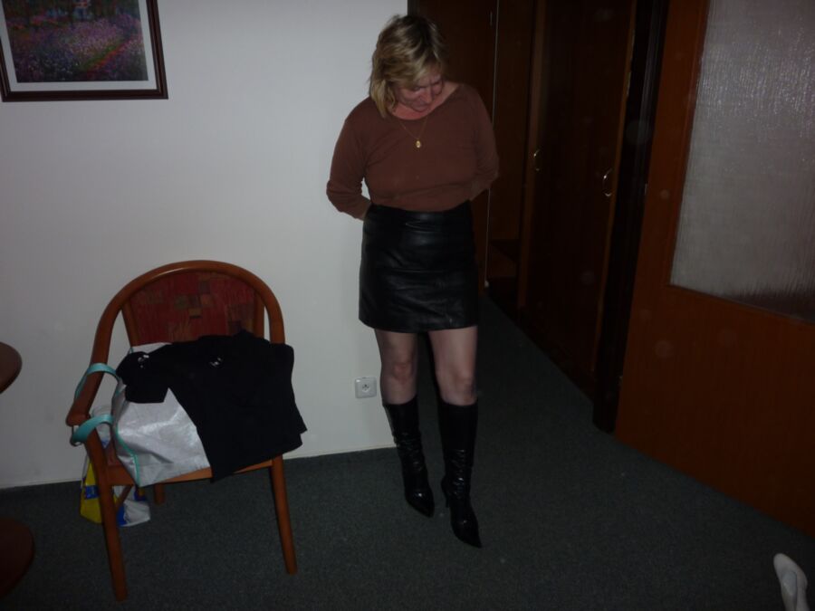 Free porn pics of mom janet in her CFM boots... 11 of 13 pics