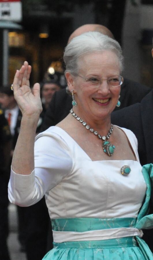 Free porn pics of How long it takes you to cum with queen Margrethe ? 14 of 22 pics