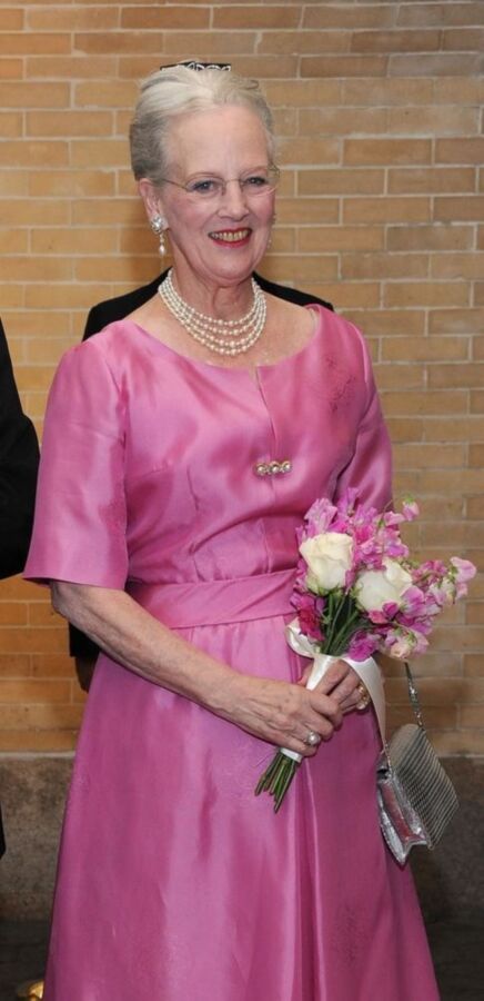 Free porn pics of How long it takes you to cum with queen Margrethe ? 11 of 22 pics