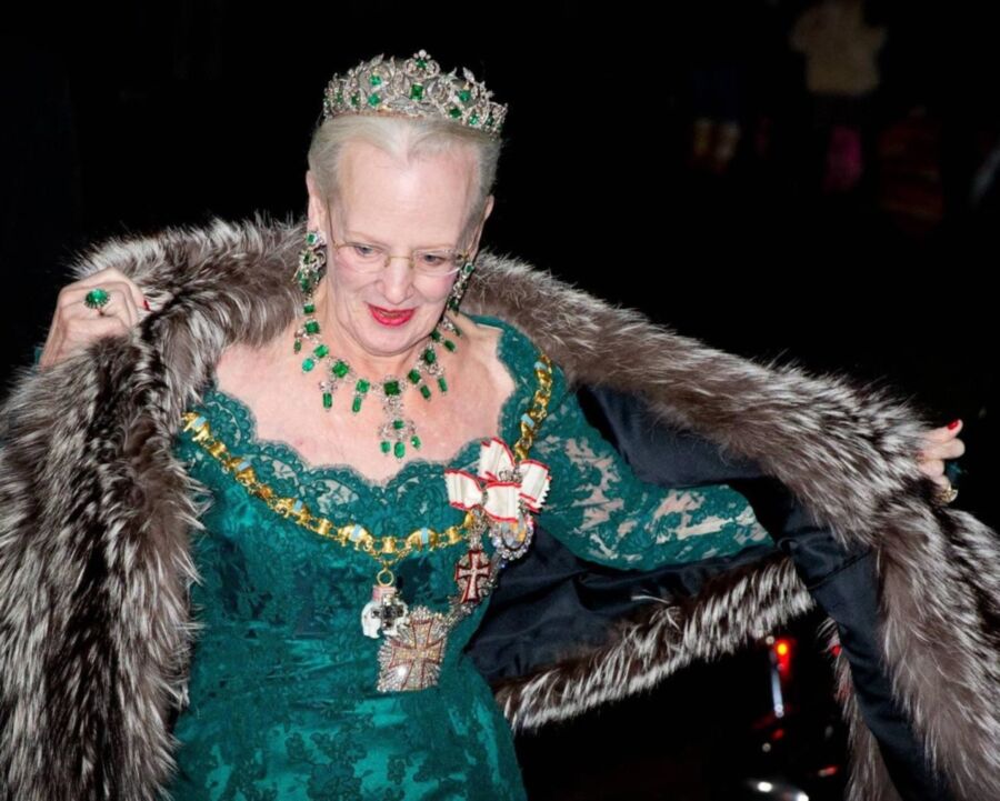 Free porn pics of How long it takes you to cum with queen Margrethe ? 15 of 22 pics
