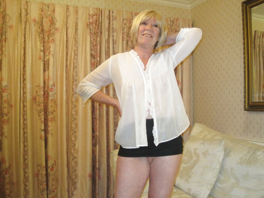 Free porn pics of Fiona, UK GILF aged to perfection 21 of 95 pics