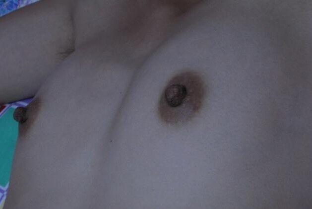Free porn pics of meine kleine eregte Brüste 2 of 4 pics