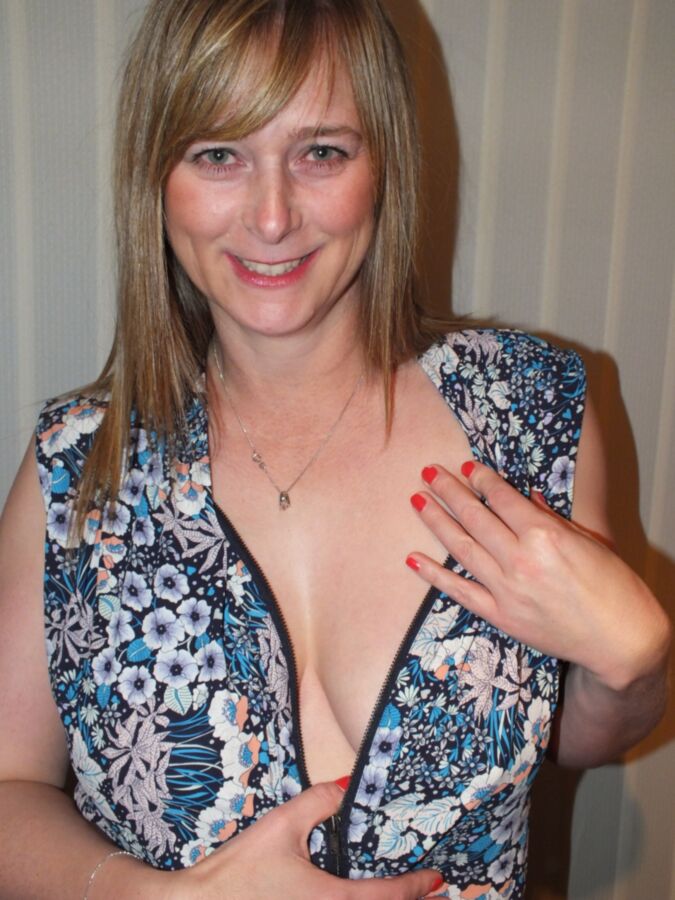 Free porn pics of UK MILF April 23 of 40 pics