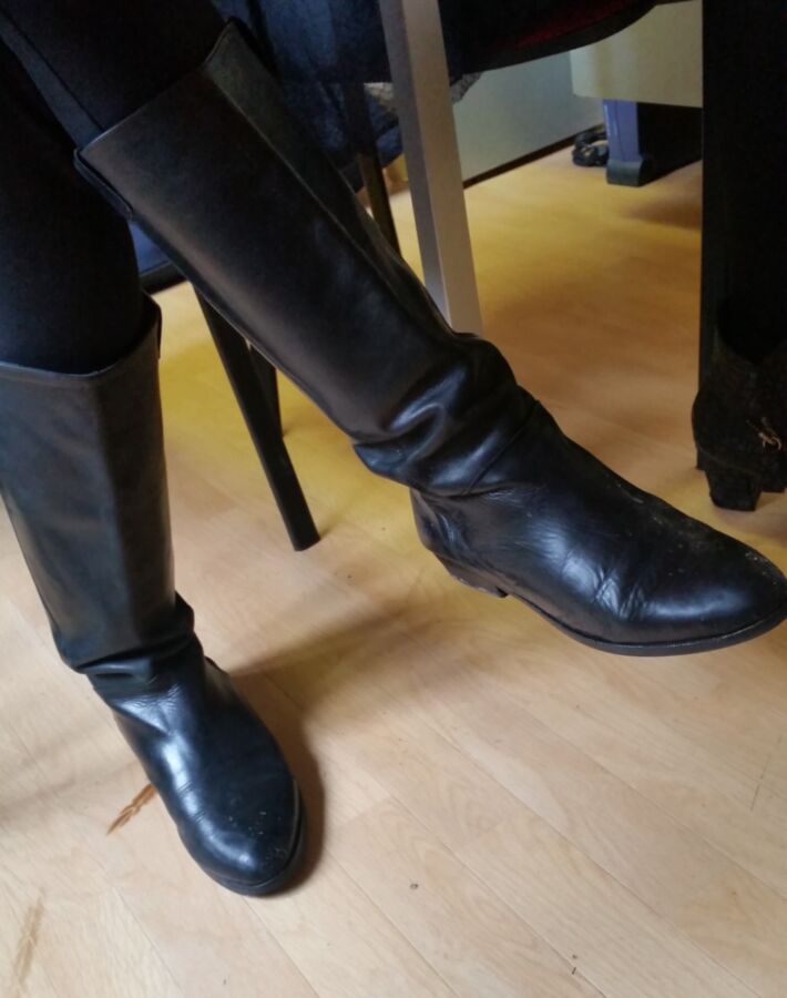 Free porn pics of Nice boots in sreet shot 6 of 24 pics