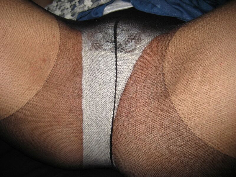 Free porn pics of Pantyhose and knickers 21 of 35 pics