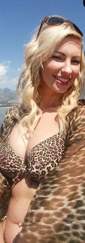 Free porn pics of Bimbo on her hen party 11 of 21 pics