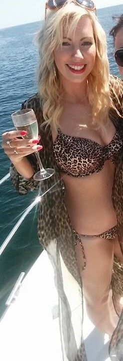 Free porn pics of Bimbo on her hen party 19 of 21 pics