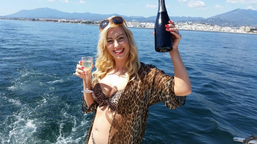 Free porn pics of Bimbo on her hen party 6 of 21 pics