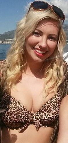 Free porn pics of Bimbo on her hen party 5 of 21 pics
