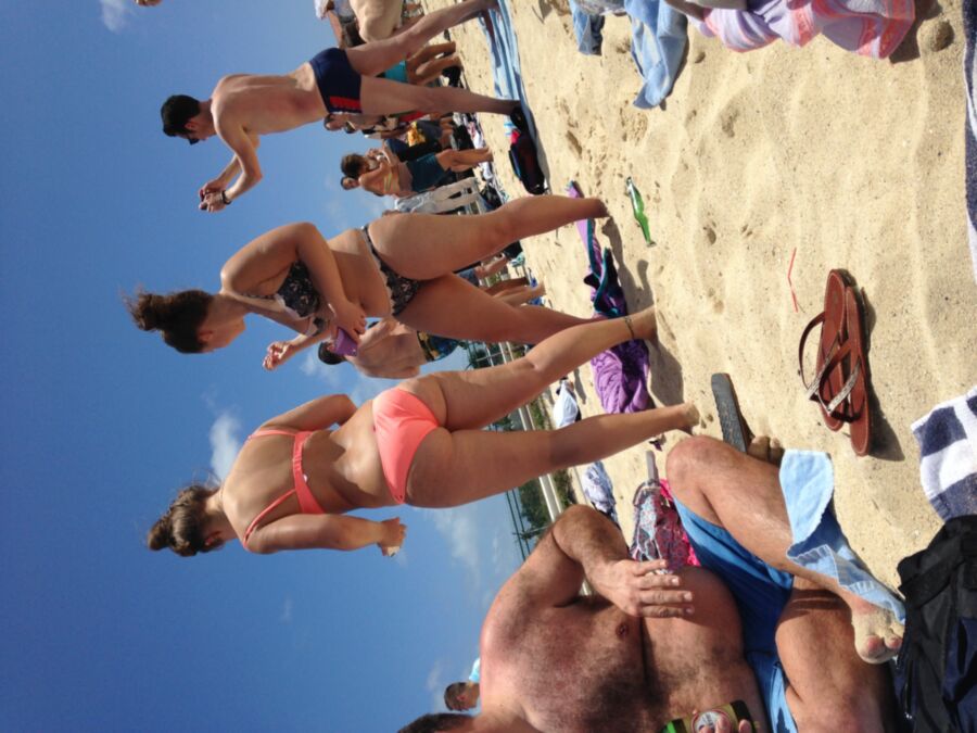 Free porn pics of Beach candid voyeur mostly chubby 11 of 31 pics