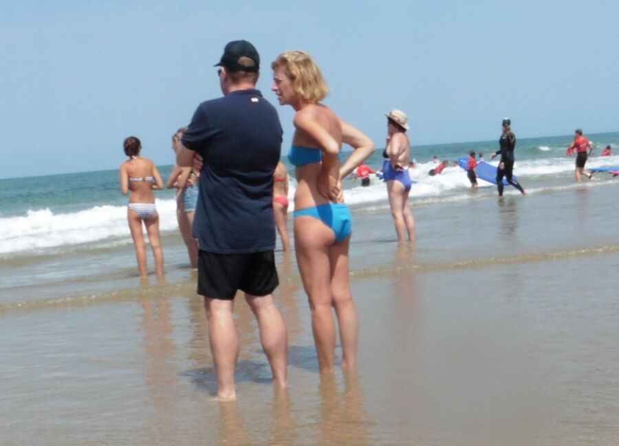 Free porn pics of French MILF on the beach 15 of 25 pics