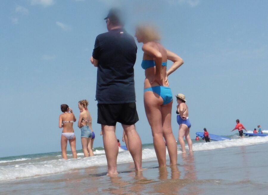 Free porn pics of French MILF on the beach 14 of 25 pics