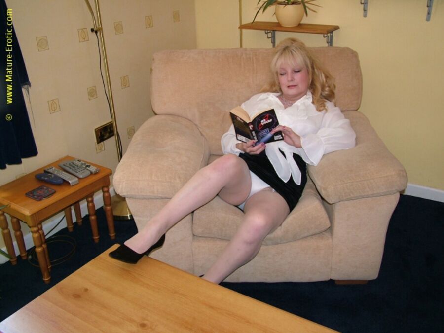 Free porn pics of Auntie Cindy Was Always a Sexy Reader 21 of 187 pics