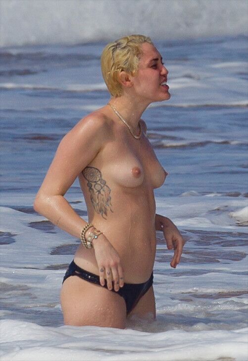 Free porn pics of Miley Cyrus 5 of 10 pics