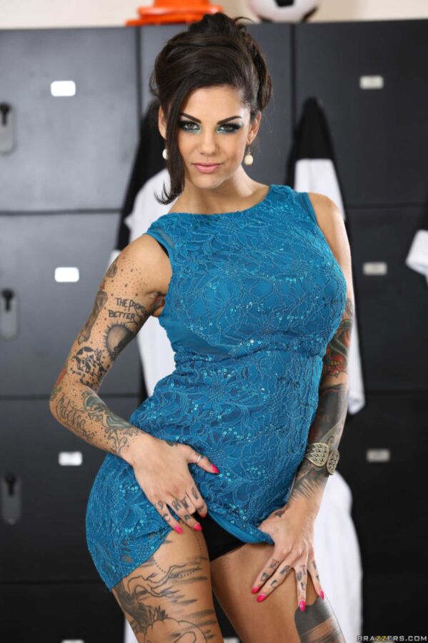 Free porn pics of Bonnie Rotten locker room solo 5 of 174 pics