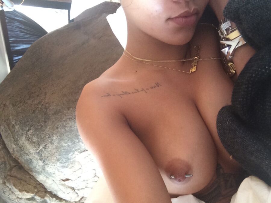 Free porn pics of Rihanna work gifs and more 7 of 24 pics
