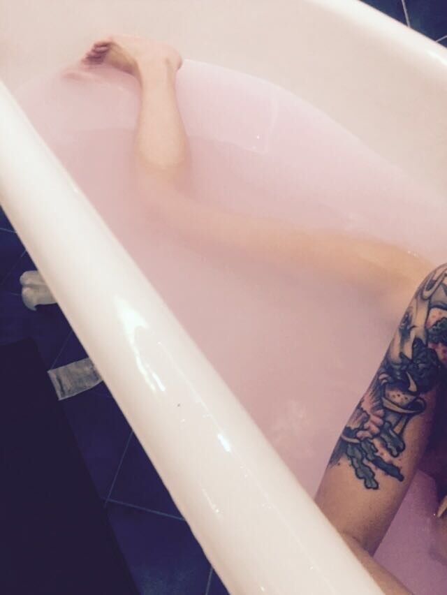 Free porn pics of Cum join my in my tub, MaiFox 1 of 6 pics