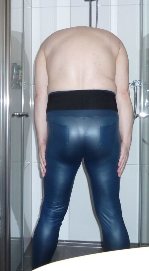 Free porn pics of Me in stretch leggings 2 of 14 pics