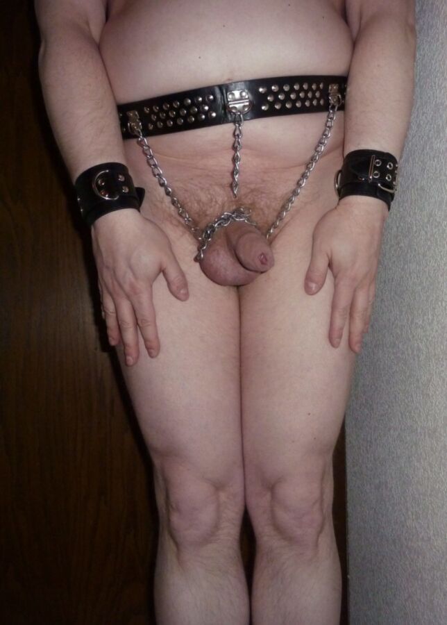 Free porn pics of Hooded and chained 20 of 20 pics
