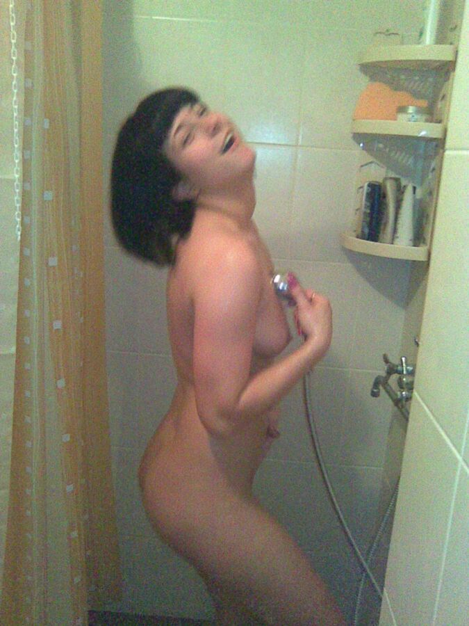 Free porn pics of Russian teen in the shower 5 of 31 pics