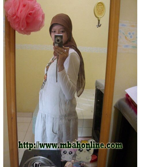 Free porn pics of Bunda Jilbab Bumil 6 of 12 pics