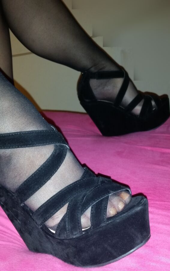 Free porn pics of Black nylons and sandals 14 of 28 pics